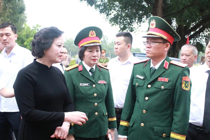 mộ tập thể liệt sĩ - Ảnh 2.