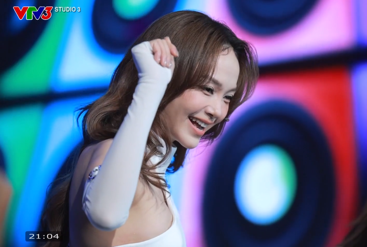 Minh Hằng từng stress vì những quy tắc nuôi con do chính mình đặt ra - Ảnh 4. Minh Hằng - Ảnh 3.