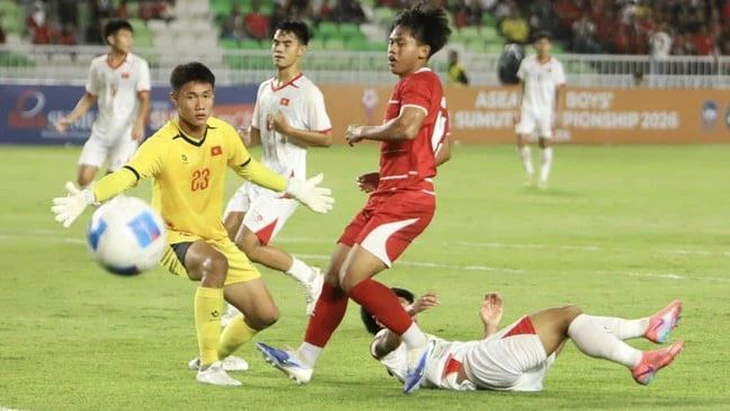 Quả phạt đền phút 90+2 giúp U19 Indonesia đoạt tấm vé vào bán kết từ tay U19 Việt Nam - Ảnh 1.