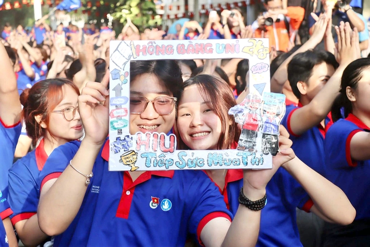 Tiếp sức mùa thi - Ảnh 1.