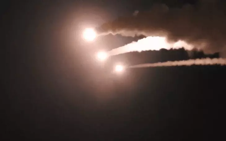 Israel tấn công trả đũa Iran - Ảnh 2.