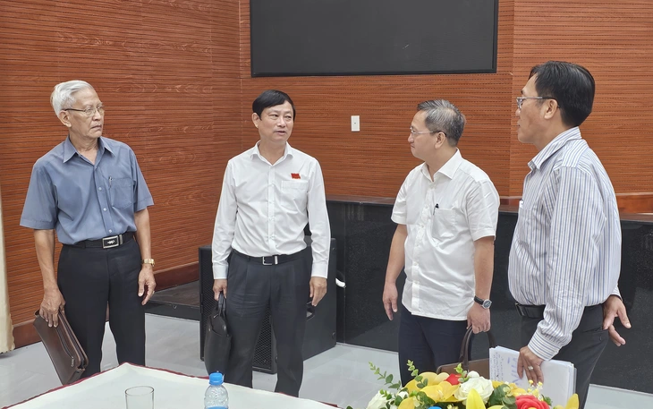 HĐND TP.HCM thông qua miễn phí xe buýt trong tháng 6-2026 - Ảnh 3. TP.HCM sắp miễn phí vé xe buýt, ưu tiên xây trường ở 42 'điểm nóng' - Ảnh 3.