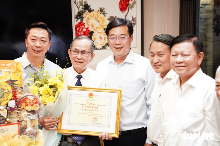 người cao tuổi - Ảnh 2.