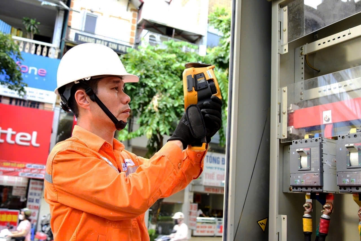 Lợi nhuận lớn, EVN hết lỗ lũy kế: Vì sao công ty mẹ vẫn lỗ? - Ảnh 1. EVN - Ảnh 1.