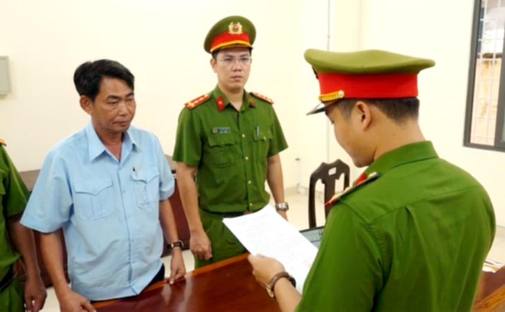 Bắt tạm giam bị can dùng máy móc đào đồi đất đem bán trái luật - Ảnh 1.