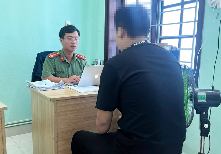 TikTok 'Chờ ngày trở lại' đăng xúc phạm danh dự người khác bị công an mời làm việc - Ảnh 1.