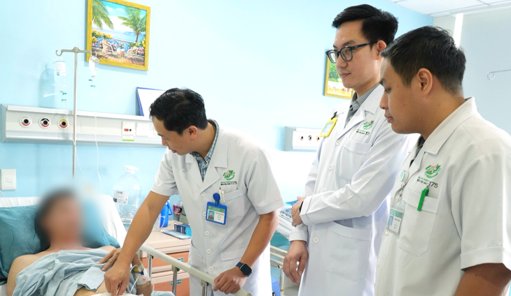 Dùng thang sắt hái tiêu bị điện giật, bệnh nhân được phẫu thuật tái tạo dương vật - Ảnh 1.