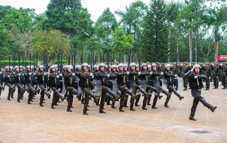 cảnh sát cơ động - Ảnh 14.