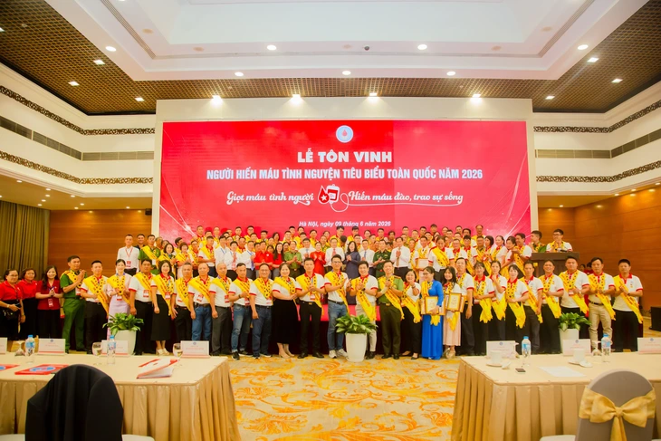 Tôn vinh 100 người hiến máu tình nguyện tiêu biểu toàn quốc - Ảnh 2. hiến máu - Ảnh 2.