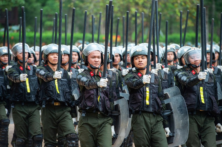 cảnh sát cơ động - Ảnh 13.