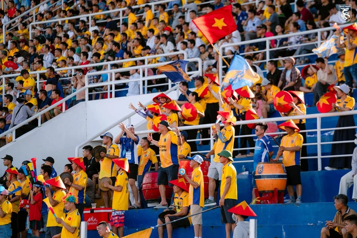 CLB Bắc Ninh tài trợ 100% chi phí cho cổ động viên đi Hà Tĩnh tranh suất dự V-League - Ảnh 1. Chơi lớn trước trận bóng lịch sử, CLB Bắc Ninh tài trợ miễn phí xe và vé cho CĐV vào Hà Tĩnh - Ảnh 1.