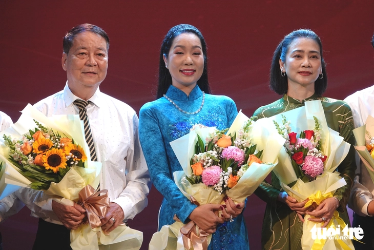 NSND Trịnh Kim Chi, nữ chủ tịch đầu tiên của Hội Sân khấu TP.HCM - Ảnh 1. NSND Trịnh Kim Chi được bầu làm Chủ tịch Hội Sân khấu TP.HCM - Ảnh 1.
