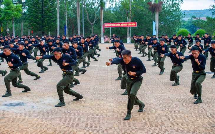 cảnh sát cơ động - Ảnh 6.