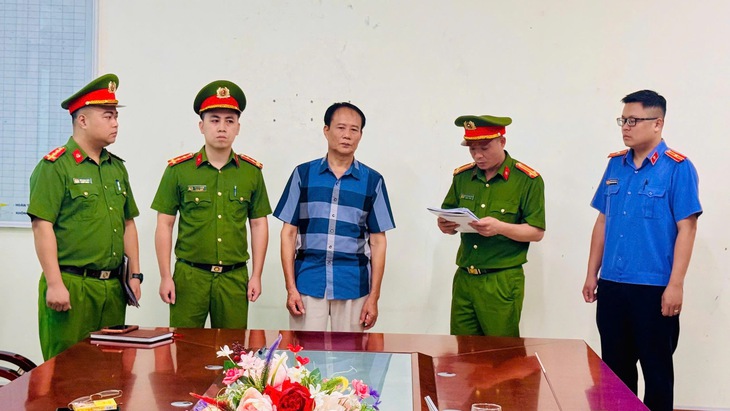 cán bộ thuế - Ảnh 1.