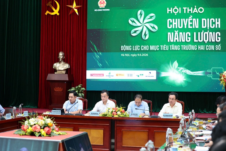 EVN có lãi trở lại, chuyên gia vẫn lo áp lực bảo đảm nguồn điện - Ảnh 3.