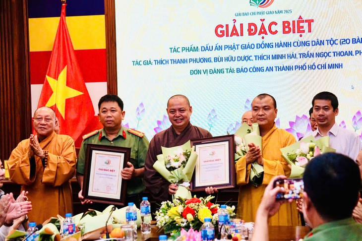 Báo Tuổi Trẻ giành Giải báo chí Phật giáo toàn quốc năm 2025 - Ảnh 1. Giải báo chí Phật giáo - Ảnh 1.