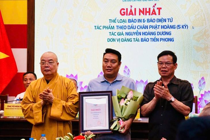 Báo Tuổi Trẻ giành Giải báo chí Phật giáo toàn quốc năm 2025 - Ảnh 3. Phóng viên báo Tuổi Trẻ giành giải báo chí Phật giáo toàn quốc năm 2025 - Ảnh 3.