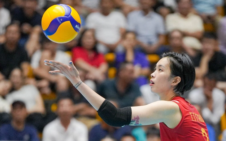 HLV trưởng tuyển bóng chuyền Trung Quốc mắng học trò ngay trên truyền hình - Ảnh 2.