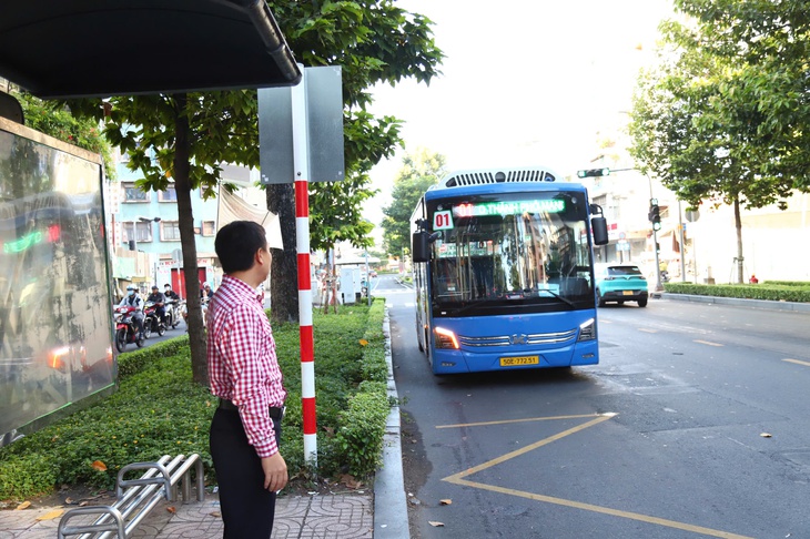 Ngày đầu TP.HCM miễn phí xe buýt: Thêm niềm vui trên những chuyến xe quen - Ảnh 14.