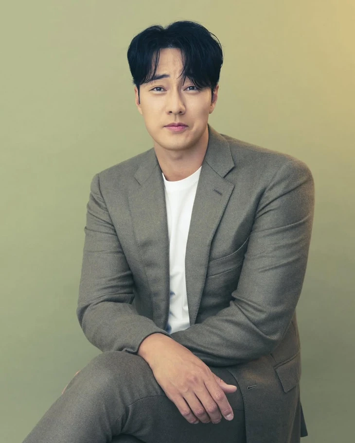 Sức hút quý ông tuổi trung niên của So Ji Sub - Ảnh 1.