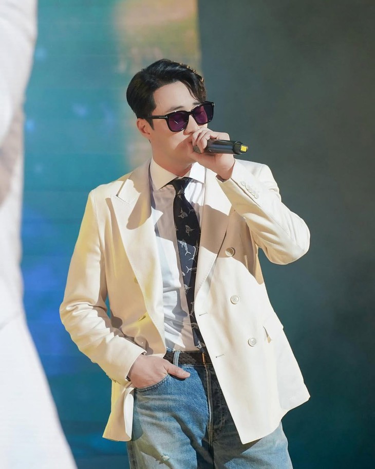 Sức hút quý ông tuổi trung niên của So Ji Sub - Ảnh 4.