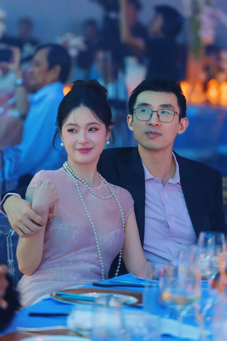 Midu nói gì sau bị chê làm lố tiệc kỷ niệm 2 năm cưới với thiếu gia ngành nhựa - Ảnh 2.