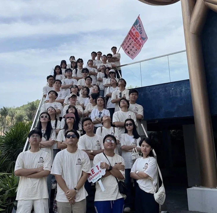 Một lớp ở TP.HCM 'mưa' điểm 10 môn toán, điểm xét đại học đều trên 25 - Ảnh 2.