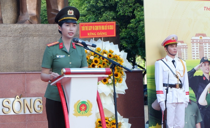 Chào cờ 'Tôi yêu Tổ quốc tôi' kỷ niệm 50 năm thành phố mang tên Bác - Ảnh 2.