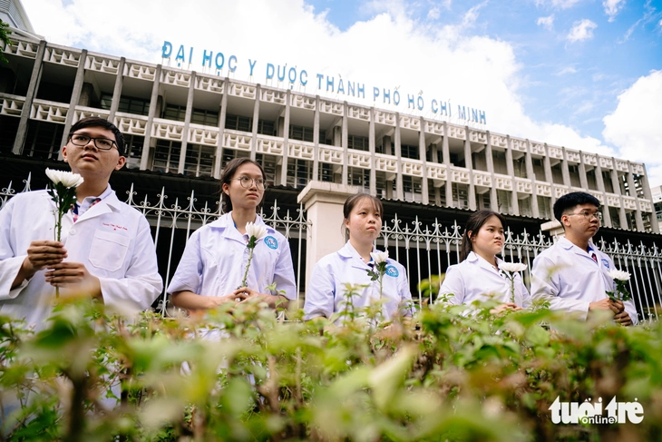 “Chuyến đi cuối” của Giáo sư Nguyễn Đình Hối qua những nơi ông dành trọn đời cống hiến - Ảnh 2.