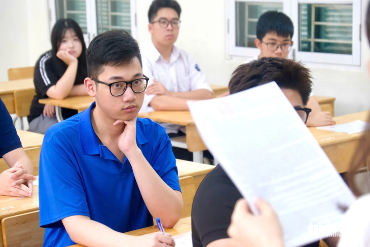 Dự đoán biến động điểm chuẩn 5 tổ hợp A00, A01, B00, C00, D01 - Ảnh 1.