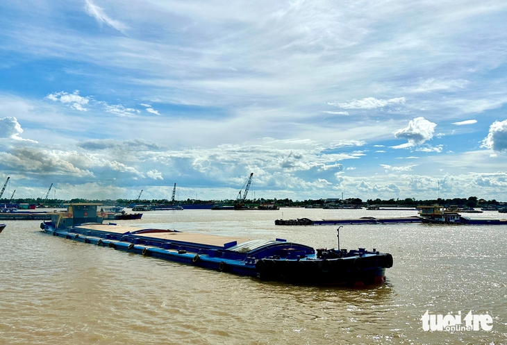 Căng mình chống buôn lậu, vận chuyển chất cấm qua biên giới Đồng Tháp   - Ảnh 2.