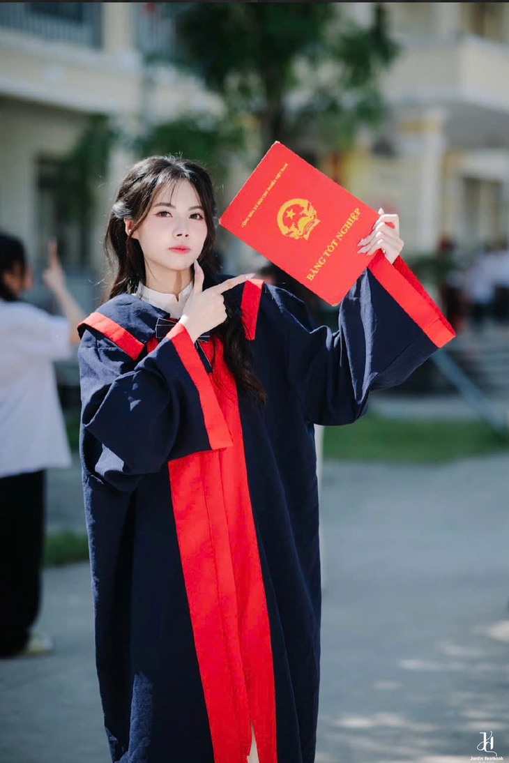 Nữ sinh thủ khoa toàn quốc 2026 Phạm Thị Bích Phương và hành trình đầy cảm hứng - Ảnh 2.