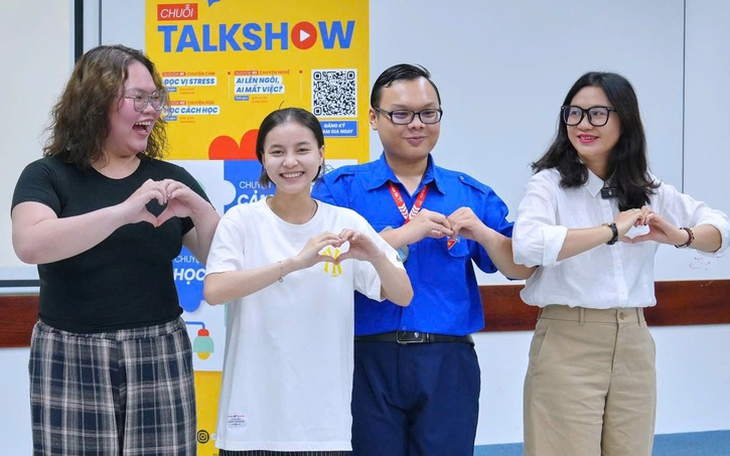 Người trẻ ít gắn kết với gia đình: ít thể hiện tình cảm hay có tổn thương? - Ảnh 2.