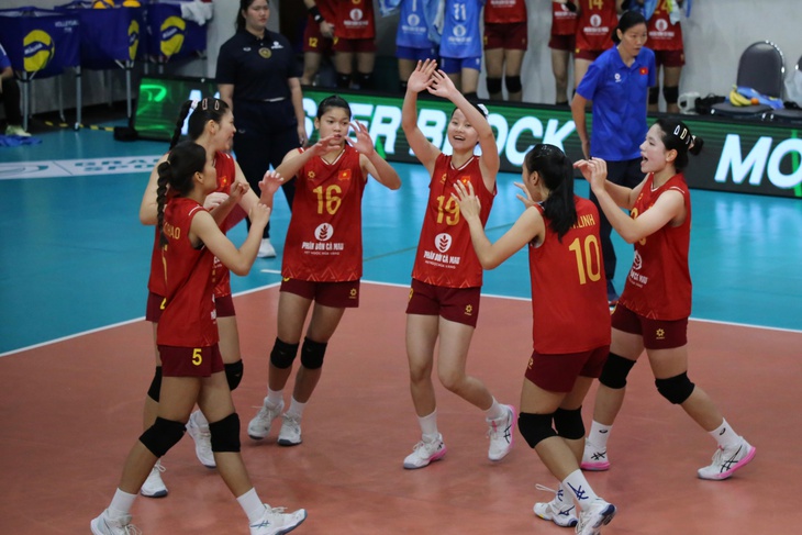 Bóng chuyền nữ U18 Việt Nam thắng ấn tượng trận ra quân giải châu Á - Ảnh 1.