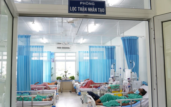 Có BHYT vì sao nhiều bệnh nhân chạy thận vẫn phải đóng hàng triệu đồng mỗi tháng? - Ảnh 2.