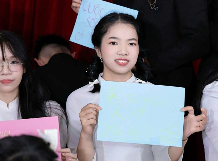 Bàn học chi chít giấy note và giấc mơ trở thành bác sĩ của thủ khoa B00 Đắk Lắk - Ảnh 3.