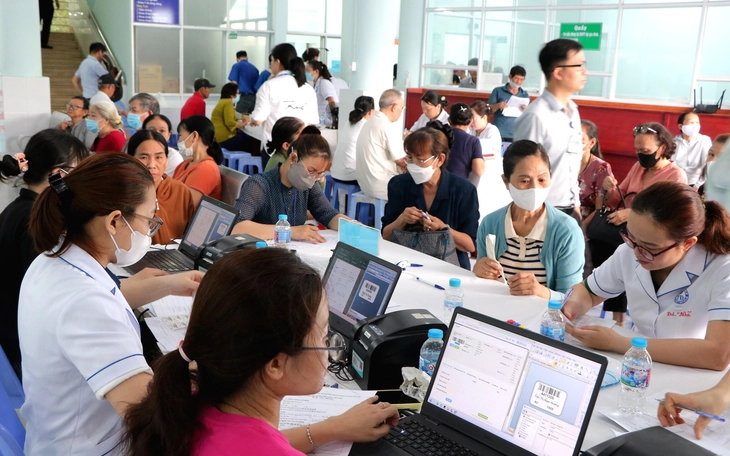 Giám đốc Sở Y tế TP.HCM: Người dân có thể lựa chọn bất kỳ cơ sở y tế nào để khám sức khỏe miễn phí - Ảnh 2.