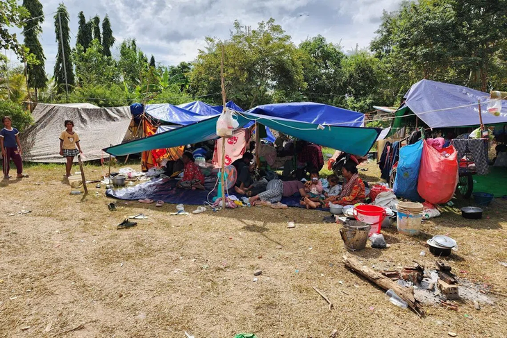 Campuchia hủy lễ hội để tập trung ứng phó khủng hoảng biên giới và hỗ trợ người dân sơ tán - Ảnh 1.