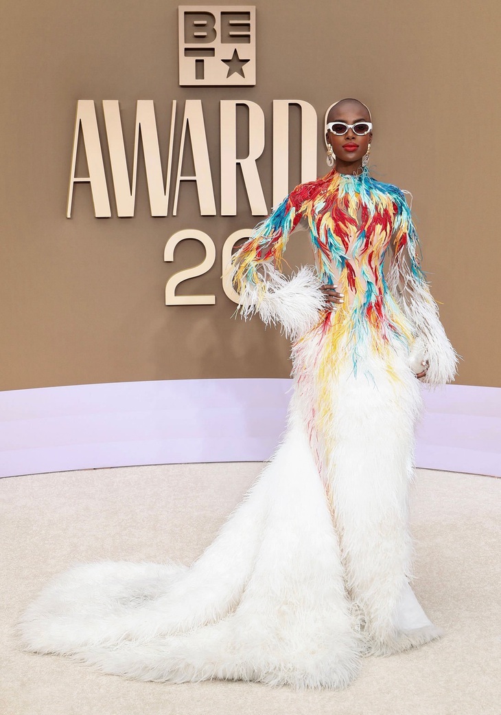 Đầm Lê Thanh Hòa phủ sóng thảm đỏ BET Awards 2026 - Ảnh 4.