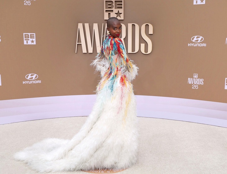 Đầm Lê Thanh Hòa phủ sóng thảm đỏ BET Awards 2026 - Ảnh 1.