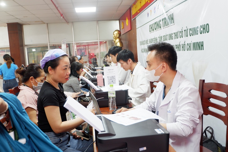 Khởi động chương trình tầm soát sức khỏe miễn phí cho nữ lao động tại TP . HCM - Ảnh 3.