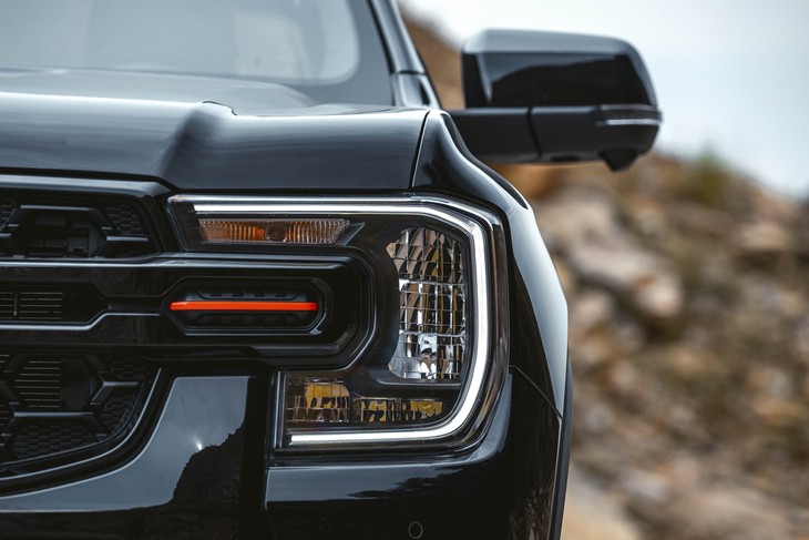 Ford Ranger Wildtrak 2026 bản thấp giá rẻ hơn trước 30 triệu, động cơ chuyển sang máy 2.0 tăng áp đơn - Ảnh 3.