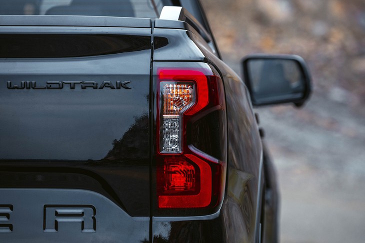 Ford Ranger Wildtrak 2026 bản thấp giá rẻ hơn trước 30 triệu, động cơ chuyển sang máy 2.0 tăng áp đơn - Ảnh 4.
