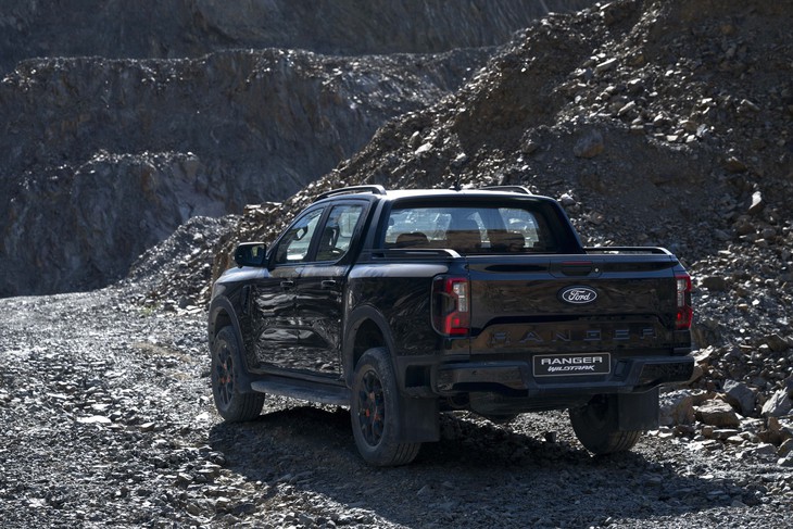 Ford Ranger Wildtrak 2026 bản thấp giá rẻ hơn trước 30 triệu, động cơ chuyển sang máy 2.0 tăng áp đơn - Ảnh 13.