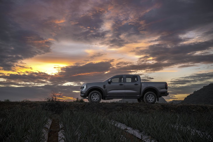 Ford Ranger Wildtrak 2026 bản thấp giá rẻ hơn trước 30 triệu, động cơ chuyển sang máy 2.0 tăng áp đơn - Ảnh 2.