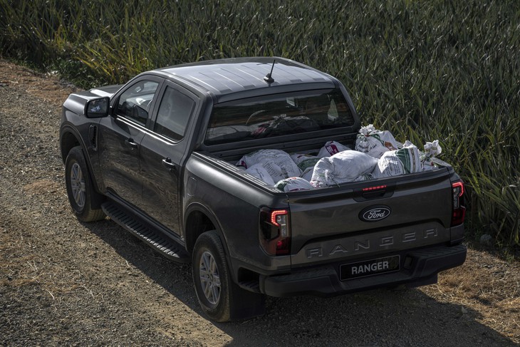 Ford Ranger Wildtrak 2026 bản thấp giá rẻ hơn trước 30 triệu, động cơ chuyển sang máy 2.0 tăng áp đơn - Ảnh 3.
