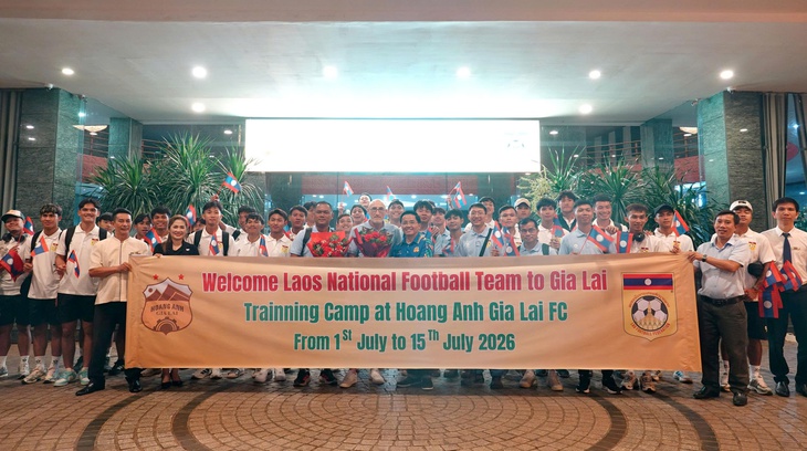 Tuyển Lào đi đường bộ đến Pleiku 'luyện công' cho ASEAN Cup 2026 - Ảnh 2.