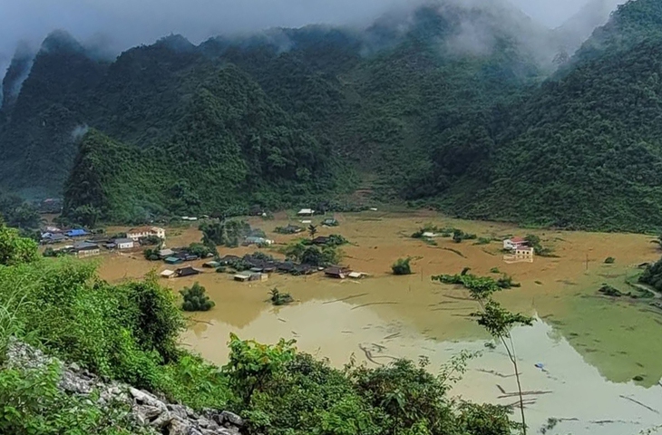 Hình ảnh xóm làng ở Cao Bằng ngập sâu sau mưa lớn - Ảnh 2.