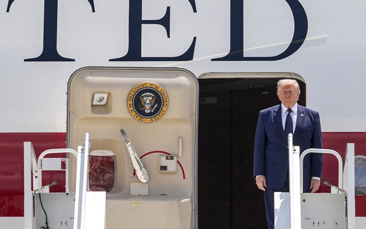 Nhà Trắng nâng cấp cửa chính do nhiều âm mưu ám sát ông Trump - Ảnh 3.