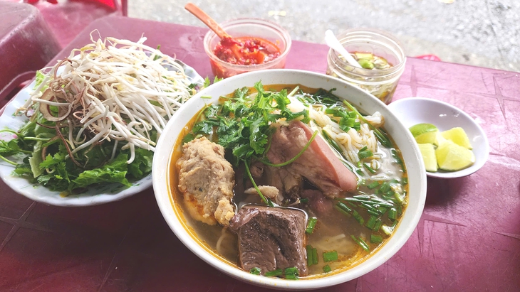 Huế sẽ xác lập kỷ lục Việt Nam với món bún bò Huế - Ảnh 2.